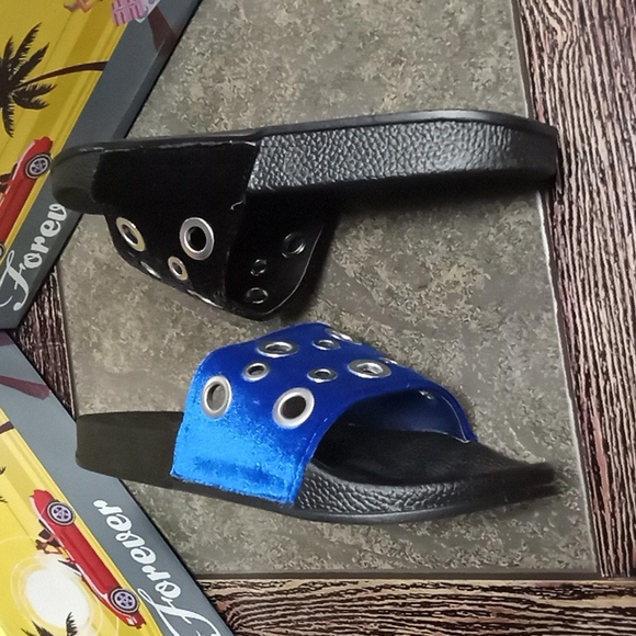 Sandals size 7 2 pairs for $22 - Picture 2 of 4